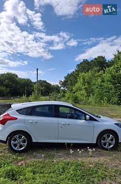 Хэтчбек Ford Focus 2013 в 