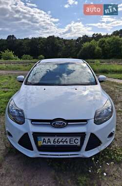 Хэтчбек Ford Focus 2013 в 