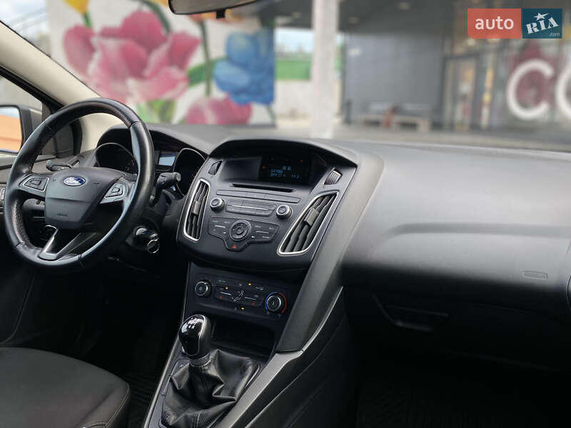 Хэтчбек Ford Focus 2015 в Киеве