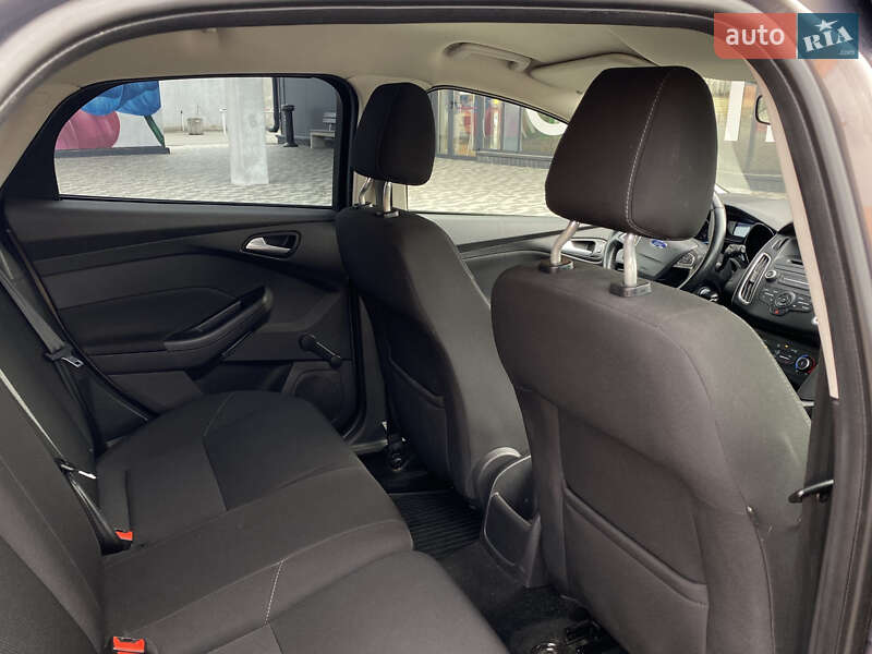 Хэтчбек Ford Focus 2015 в Киеве