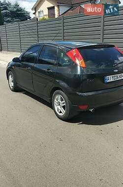 Хэтчбек Ford Focus 2000 в 
