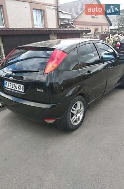 Хэтчбек Ford Focus 2000 в 
