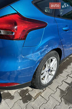 Хэтчбек Ford Focus 2015 в 