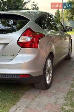 Хэтчбек Ford Focus 2013 в 