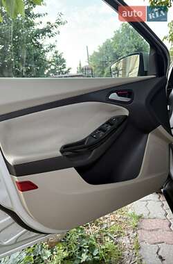 Хэтчбек Ford Focus 2013 в 