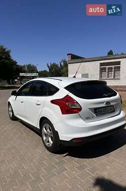 Хетчбек Ford Focus 2012 в 