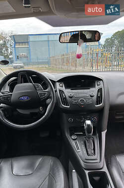 Хэтчбек Ford Focus 2015 в 