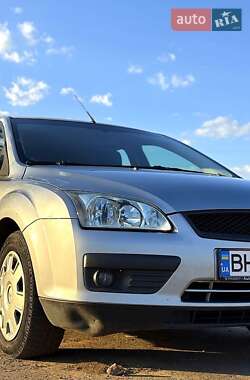 Хэтчбек Ford Focus 2004 в 