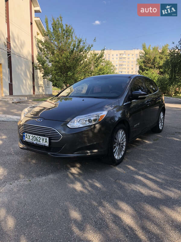 Хэтчбек Ford Focus 2015 в 