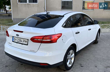 Седан Ford Focus 2015 в 