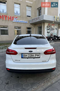Седан Ford Focus 2015 в 