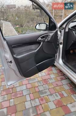 Хэтчбек Ford Focus 2004 в 