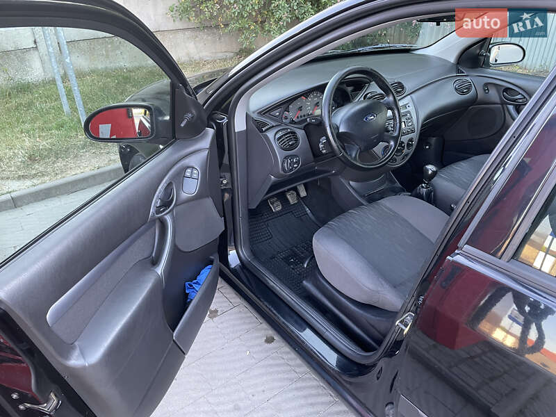 Хэтчбек Ford Focus 2003 в Стрые