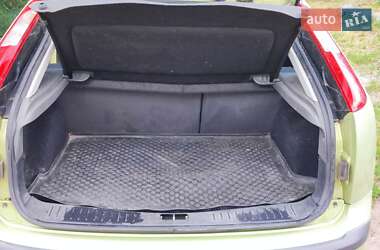 Хэтчбек Ford Focus 2006 в 