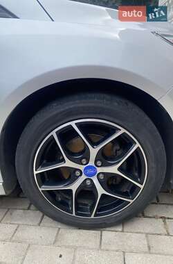 Хэтчбек Ford Focus 2015 в 