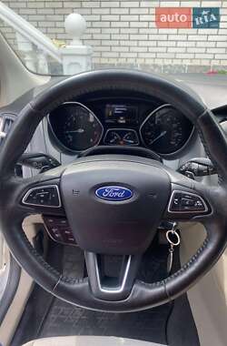 Хэтчбек Ford Focus 2015 в 