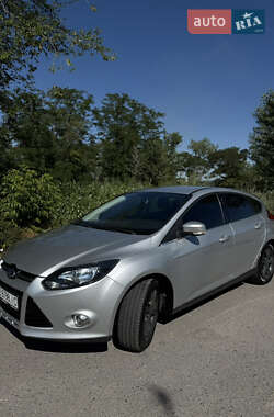 Хэтчбек Ford Focus 2012 в 