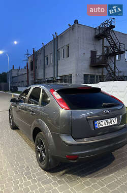 Хэтчбек Ford Focus 2005 в 