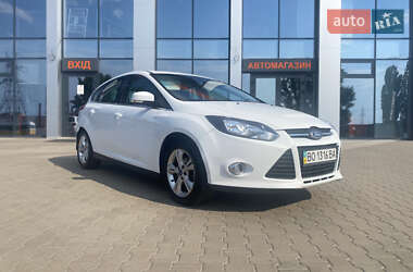Хэтчбек Ford Focus 2012 в 