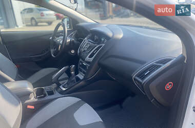 Хэтчбек Ford Focus 2012 в 