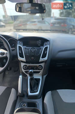 Хэтчбек Ford Focus 2012 в 