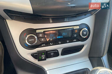 Хэтчбек Ford Focus 2012 в 