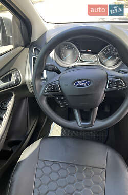 Седан Ford Focus 2016 в 