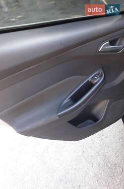 Хэтчбек Ford Focus 2013 в 