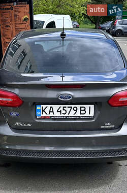 Седан Ford Focus 2015 в 