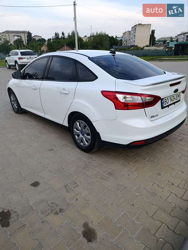 Седан Ford Focus 2013 в Лановцах