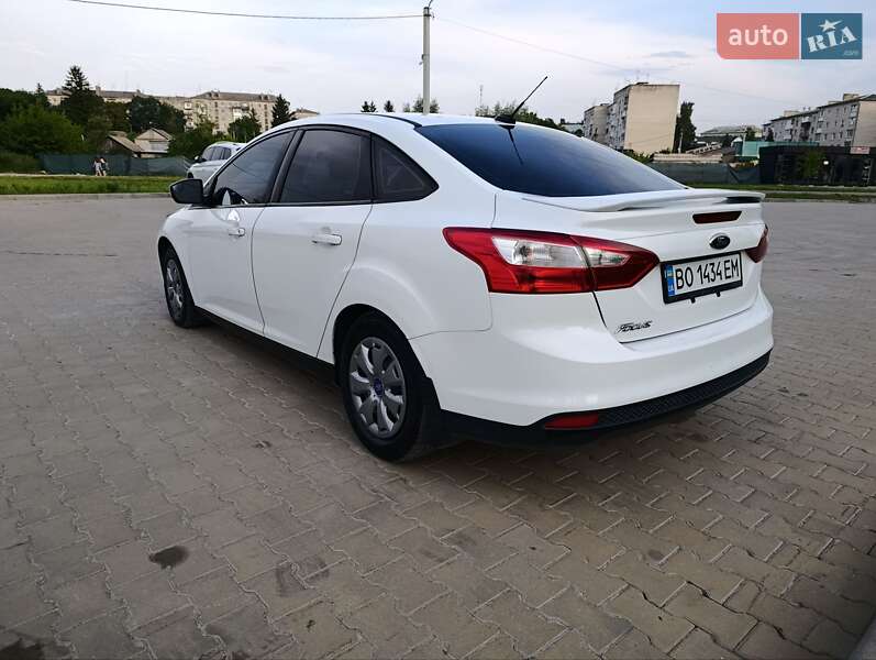 Седан Ford Focus 2013 в Лановцах