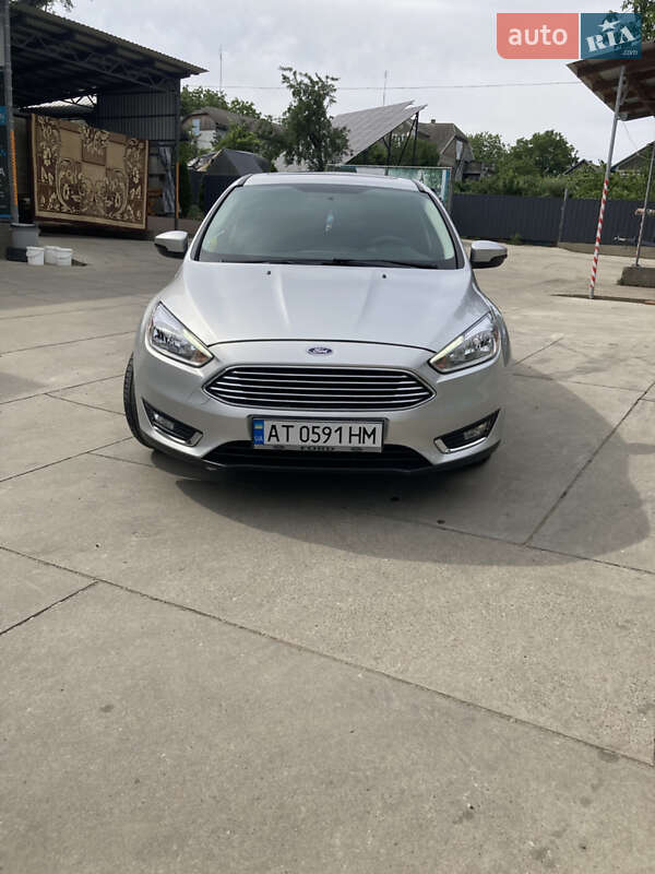 Хэтчбек Ford Focus 2015 в Новоселице