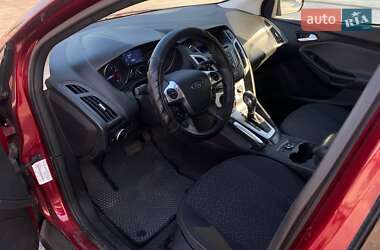 Хэтчбек Ford Focus 2012 в 