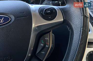 Хэтчбек Ford Focus 2012 в 