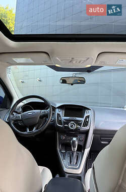 Хэтчбек Ford Focus 2015 в 