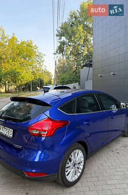 Хэтчбек Ford Focus 2015 в 
