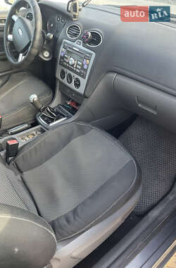 Хэтчбек Ford Focus 2004 в 