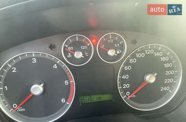 Хэтчбек Ford Focus 2004 в 