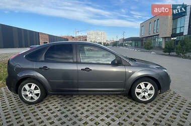 Хэтчбек Ford Focus 2004 в 