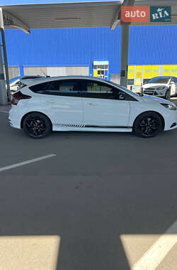 Хэтчбек Ford Focus 2014 в 