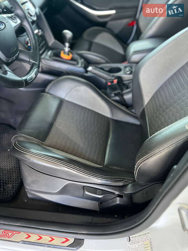 Хетчбек Ford Focus 2014 в Запоріжжі