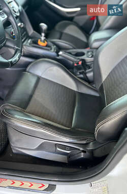 Хэтчбек Ford Focus 2014 в 