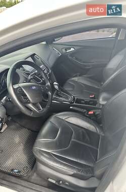 Седан Ford Focus 2016 в 
