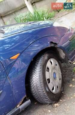 Хэтчбек Ford Focus 2000 в 