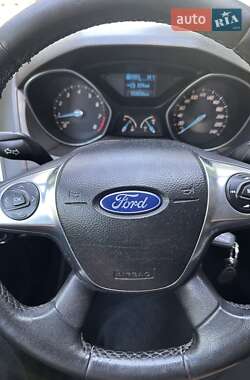 Хетчбек Ford Focus 2012 в 