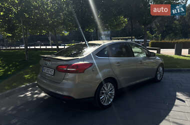 Седан Ford Focus 2015 в 