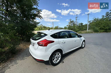 Хэтчбек Ford Focus 2015 в 