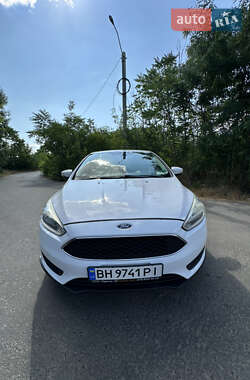 Хэтчбек Ford Focus 2015 в 