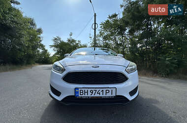 Хэтчбек Ford Focus 2015 в 