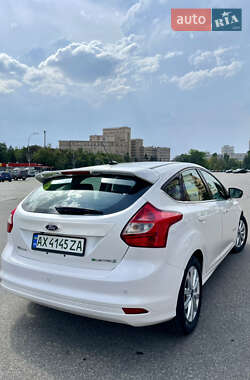 Хэтчбек Ford Focus 2012 в 